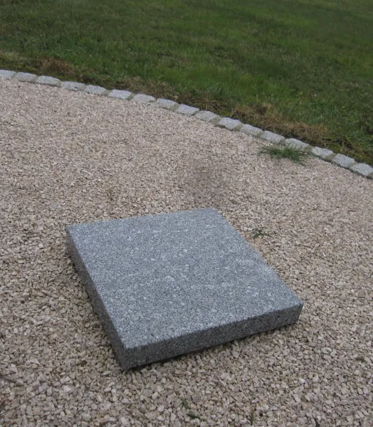 MONUMENT CINERAIRE ou CAVE-URNE SIMPLE